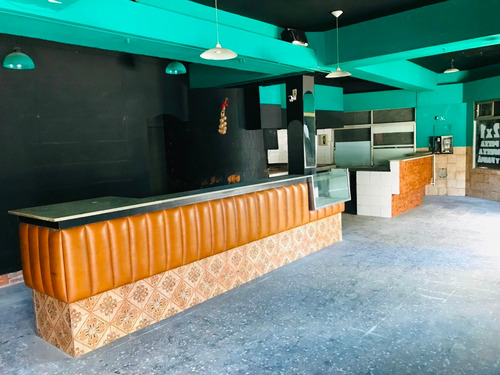 Gran Local Esquina En La Comercial