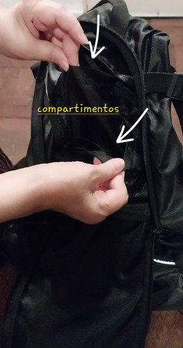 Mochila Deportiva Montagne Con Varios Compartimentos Negro Liso (Usado)