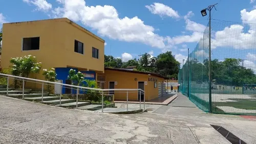 Gm - Se Vende Centro Deportivo En Charallave Con Canchas De Futbol, Piscina, Restaurante, Estacionamiento Y Los Servicios Necesarios En Terreno De 13.189 M2.