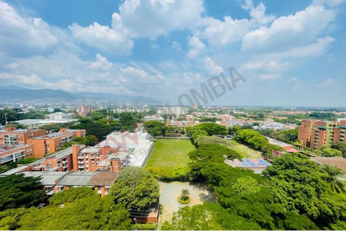 Vendo Amplio Apartamento En Quintas De Don Simon Con Vista.