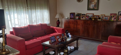 Chalet Impecable En Zona Residencial.