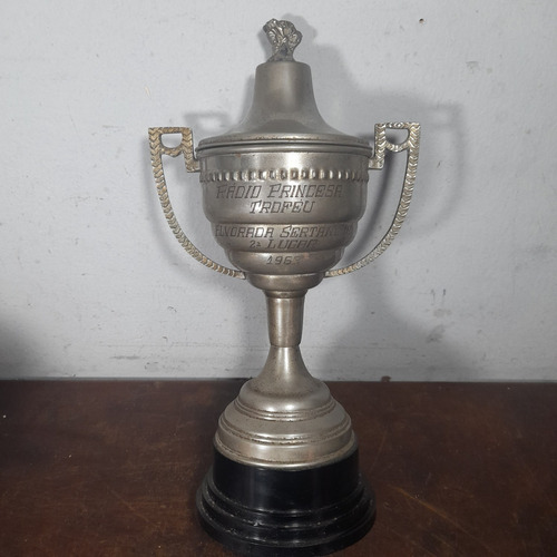 Imagem 2 de 10 de Troféu Antigo Metal Ferro Folheado Prata 1969 Marcas De Uso