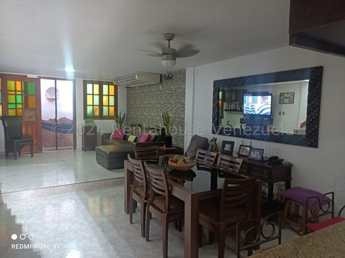 Juan Carlos González. Renta House Carabobo Vende Townhouse Res. Villa Toscana Urb. Tazajal Naguanagua Mls #25-1326 Rah/jcg.