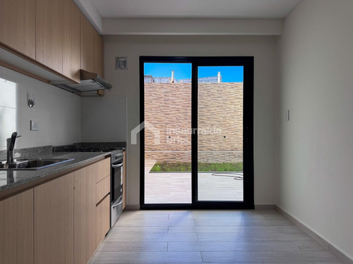 Departamento En Venta 3 Ambientes Con Patio Y Jardín, Villa Luro. 2 Dormitorios 2 Baños Y Toilette