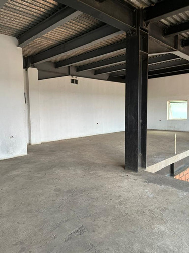 Edificio De 3 Niveles En Barcelona Ideal Para Oficinas Y Local Comercial Nueva Barcelona