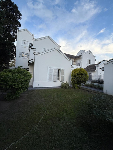 Vendo Casa De 3 Dorm. En Barrio Arguello A 2 Cuadras De Rect