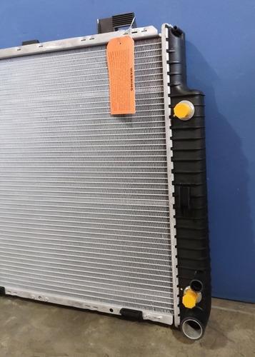 Radiador Mercedes Benz E320 Año 98-02. Automático. Nuevo