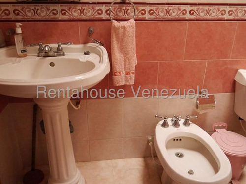 Dennymar, Vende Hermosa Casa En Exclusivo Conjunto Privado Del Este De Barquisimeto. Consta De 2 Niveles Un Anexo Totalmente Independiente Y Con Todos Los Servicios Básicos B5a14386