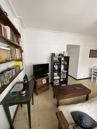 Imagen 5 de 12 de Venta / Amplio Departamento De 2 Ambientes