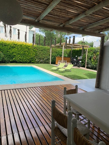 Casa En Venta En El Barrio La Masia