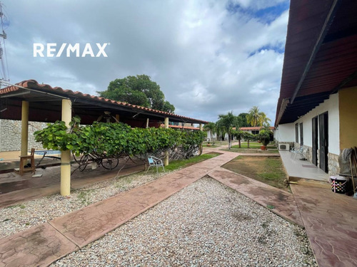 Posada En Venta, Playa El Agua, Antolin, Isla De Margarita