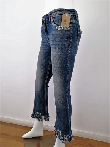 Imagen 4 de 7 de Jeans Italianos Alicrados Desfelcado Abajo Cadenas