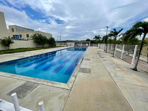 Maria Luisa Mendoza Vende Esta Espectacular Casa En Prestigioso Urbanismo Exclusivo De Cabudare, Acabados Modernos Y Armoniosos, Visítala 2 5 2 4 8 8