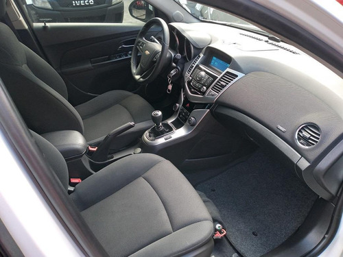 Imagem 12 de 14 de Chevrolet Cruze Cruze Hb Sport Lt 1.8 16v Flexp. 5p Mec Fle