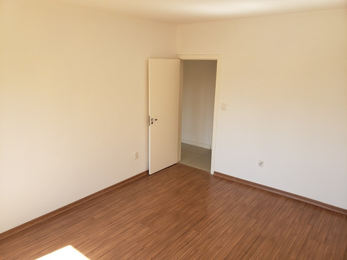 Imagem 11 de 14 de Vendo Amplo Ap. Bairro Nobre, Recém Reformado, Com Garagem