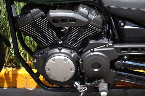 Imagen 3 de 15 de Impecable Yamaha Bolt 950 Muy Llamativa Poco Uso Como Nueva