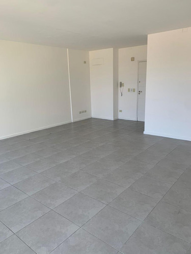 Alquiler - Oficina En Cerro De Las Rosas - Baño