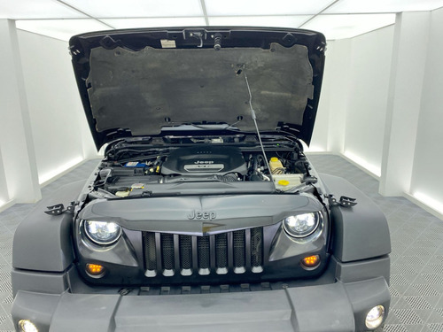 Imagen 2 de 25 de Jeep Wrangler Sport 3.6
