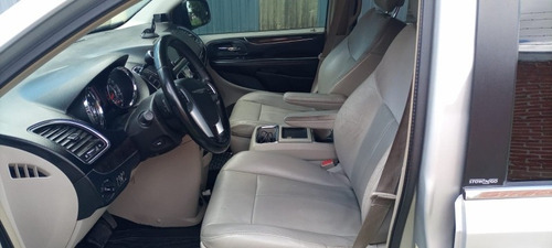 Imagen 8 de 15 de Chrysler Town & Country 2011 3.6 Touring Mt
