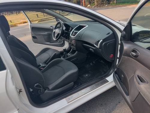 Imagen 8 de 14 de Peugeot 207 2012 1.6 Xt