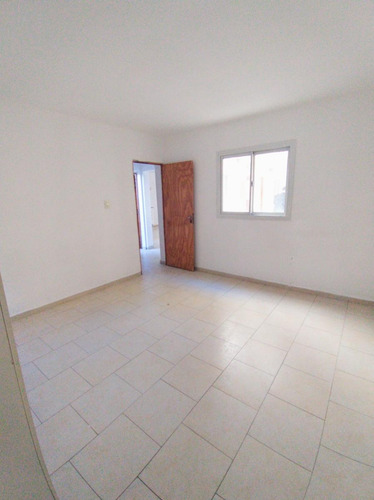 B° San Vicente . Pellegrini N 1400 . Semi Nuevo . 1 Dorm . Excelente Ubicacion