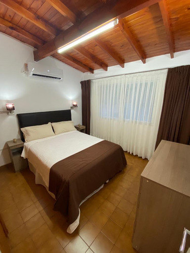 Imagen 5 de 14 de Pequeña Casa En El Bosque De Mar Azul