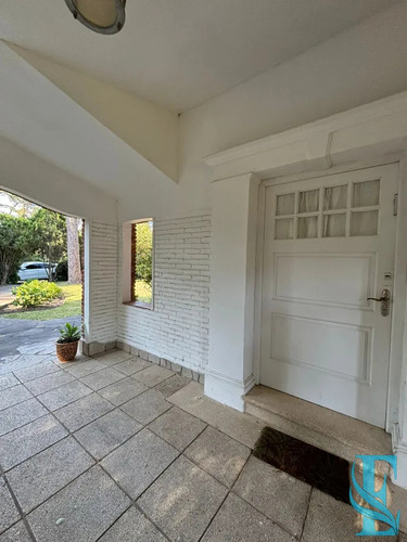 Gran Chalet Con 5 Dormitorios Y Mas De 3000 M2 De Terreno Punta Del Este, Playa Mansa