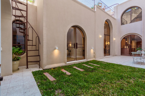 Casa En Venta Barrio Abasto 4 Dormitorios Patio Terraza Piscina Cochera