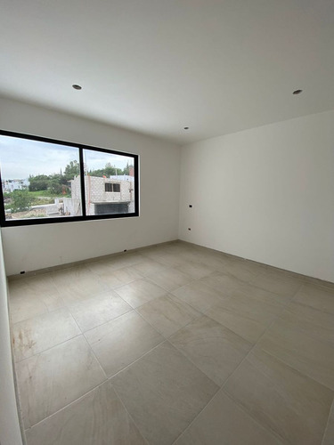 Imagen 11 de 15 de Residencia En Lomas De Juriquilla, Jardín, 3 Recamaras, Sal