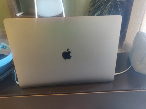 Macbook Pro A1707 Gris Espacial 15.6 , Intel Core I7 16gb (Usado)