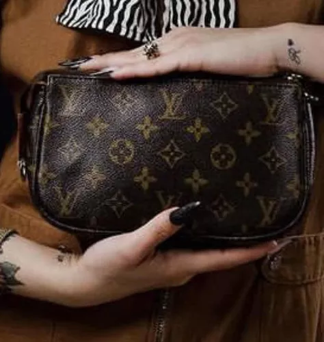 Los bolsos 'tatuados' de Louis Vuitton
