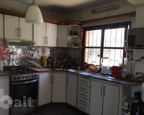 Imagen 9 de 15 de Venta Casa En Villa Belgrano 3 Dormitorios Con Pileta