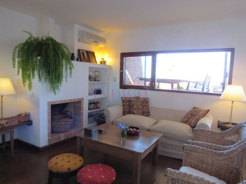 Imagen 5 de 14 de Muy Lindo Departamento En Alquiler En Manantiales, 3 Dormitorios , Mas Dependencia De Servicio.