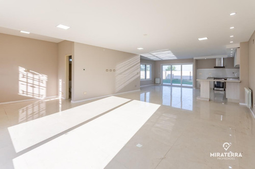 Imagen 2 de 29 de Casa En Rosario En El Barrio Palos Verdes