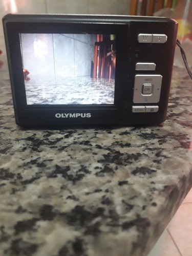 Olympus T100 12 Megapixel Zerada