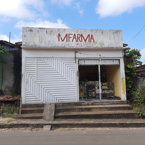 Vende Se Uma Belissima Casa Com Ponto Comercial .