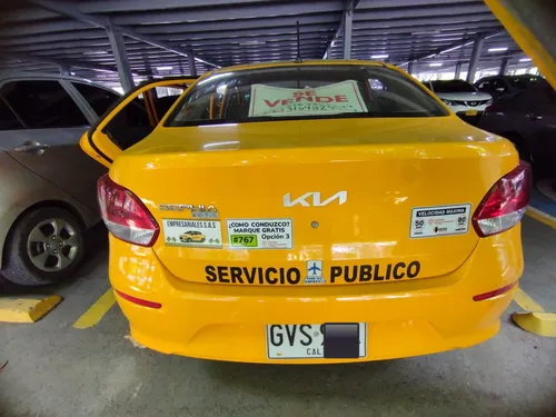 Taxi Kia Sephia 2023.