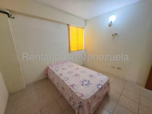Raul Gutierrez, Alquila Apartamento Conectado A Planta, Av Libertador Barquisimeto