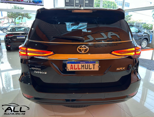 Toyota Hilux SW4 2.8 D-4D TURBO DIESEL SRX 7L 4X4 AUTOMÁTICO