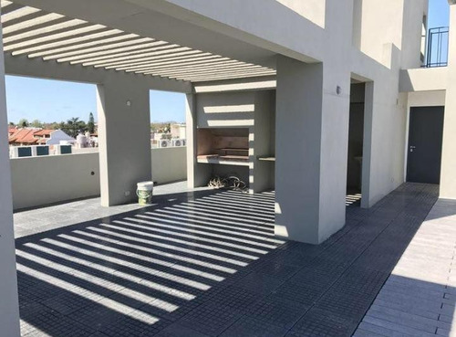 Imagen 5 de 13 de Departamento En Venta De 3 Ambientes Con 2 Cocheras - Banfield