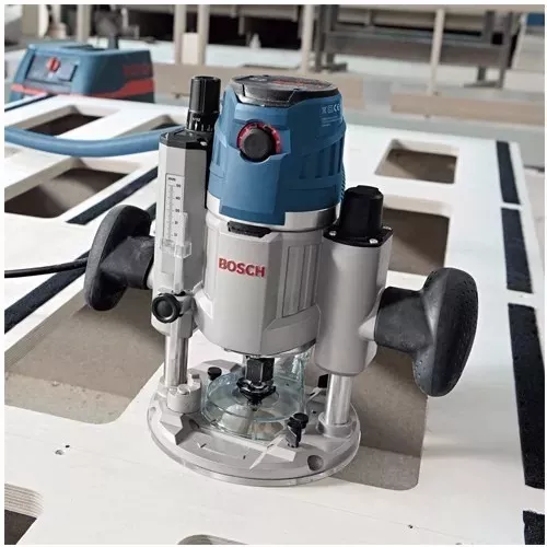 Fresadora con Base de Inmersión Bosch GOF 1600 CE 1600W