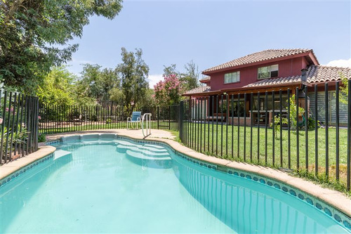 Casa Chilena De 4 Dorm, Terraza, Piscina 