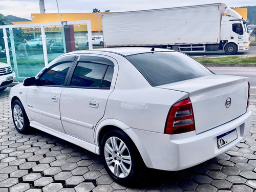 Imagem 12 de 13 de Astra Sedan Elegance 2.0 8v 2006 Completo