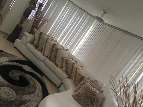 Imagen 6 de 21 de Rivero Bienes Raíces Vende Amplia Propiedad En La Urb El Piñal / 04124959888