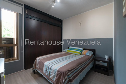 Imponente Y Moderno Ph En Venta En Los Chaguaramos. Yr25-18095. Servicio De Agua Constante, Gas Directo, Internet De Fibra Óptica Y Línea Cantv.