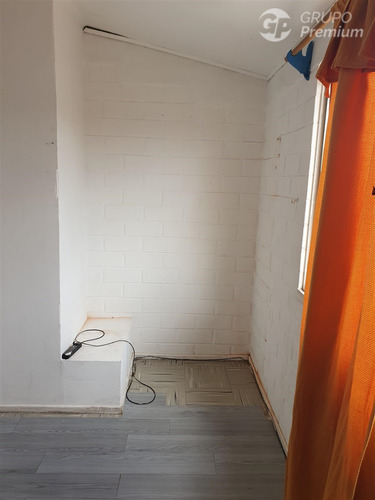 Casa En Venta De 2 Dorm 1b En Pudahuel