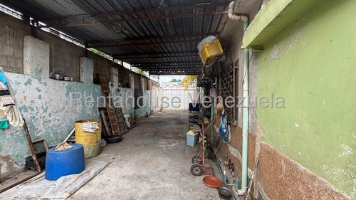 & Maria Luisa Mendoza Vende Espectacular Casa Ubicada En Barquisimeto Zona Oeste Dispone De 5 Habitaciones 2 Baños Con 365m2 Contactame, 2 5 2 3 9 8 4