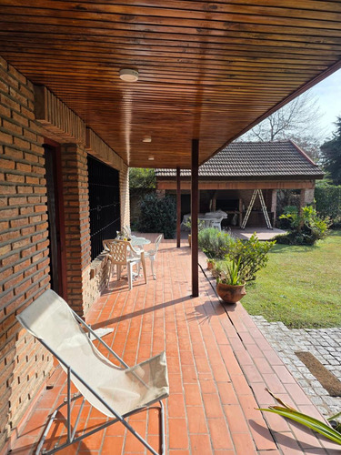 Venta De Casa 4 Ambientes. Parque Leloir