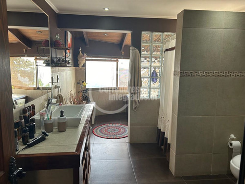 Casa En Venta De 3 Dorm. En Lo Barnechea Arrayán