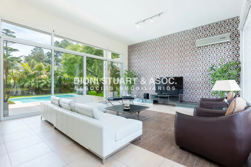 Alquiler Anual Casa En Boulevard Park Con 5 Dormitorios